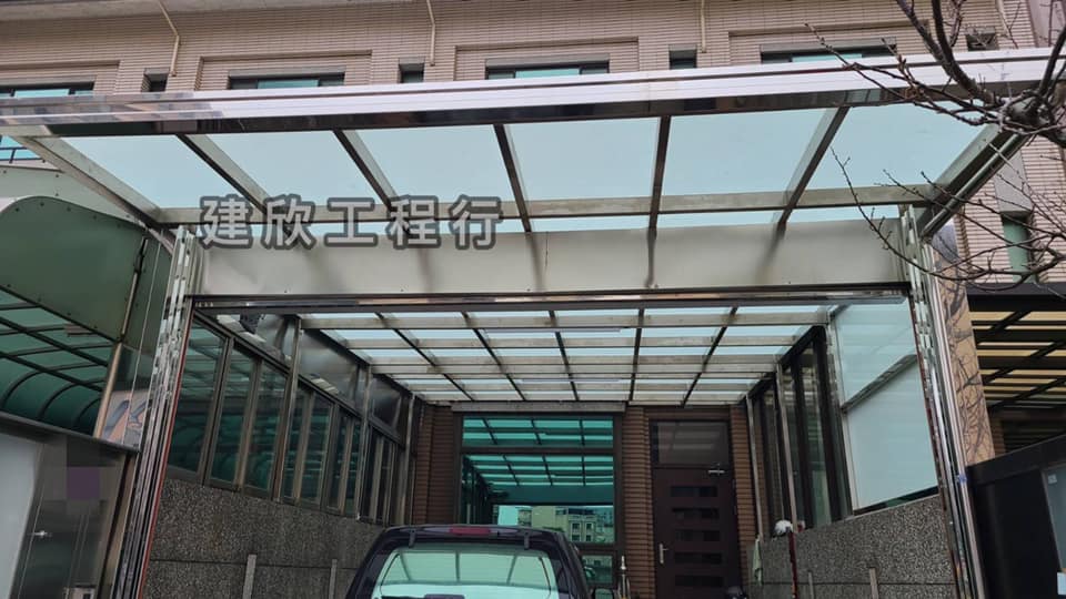 桃園白鐵膠合玻璃採光罩